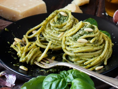 Espaguetis Verdes con Salsa Pesto