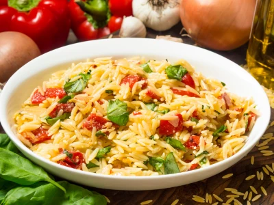 orzo con tomate y albahaca